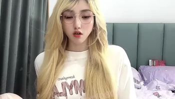 伪娘情趣装自慰自嗨床战 (98)