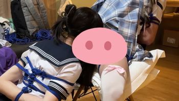 两只小伪娘在主人的注视下互相满足全部洞洞都被塞满