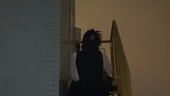 夜色发骚伪娘楼梯和男友打洞