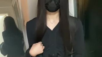 黑丝伪娘展示身材